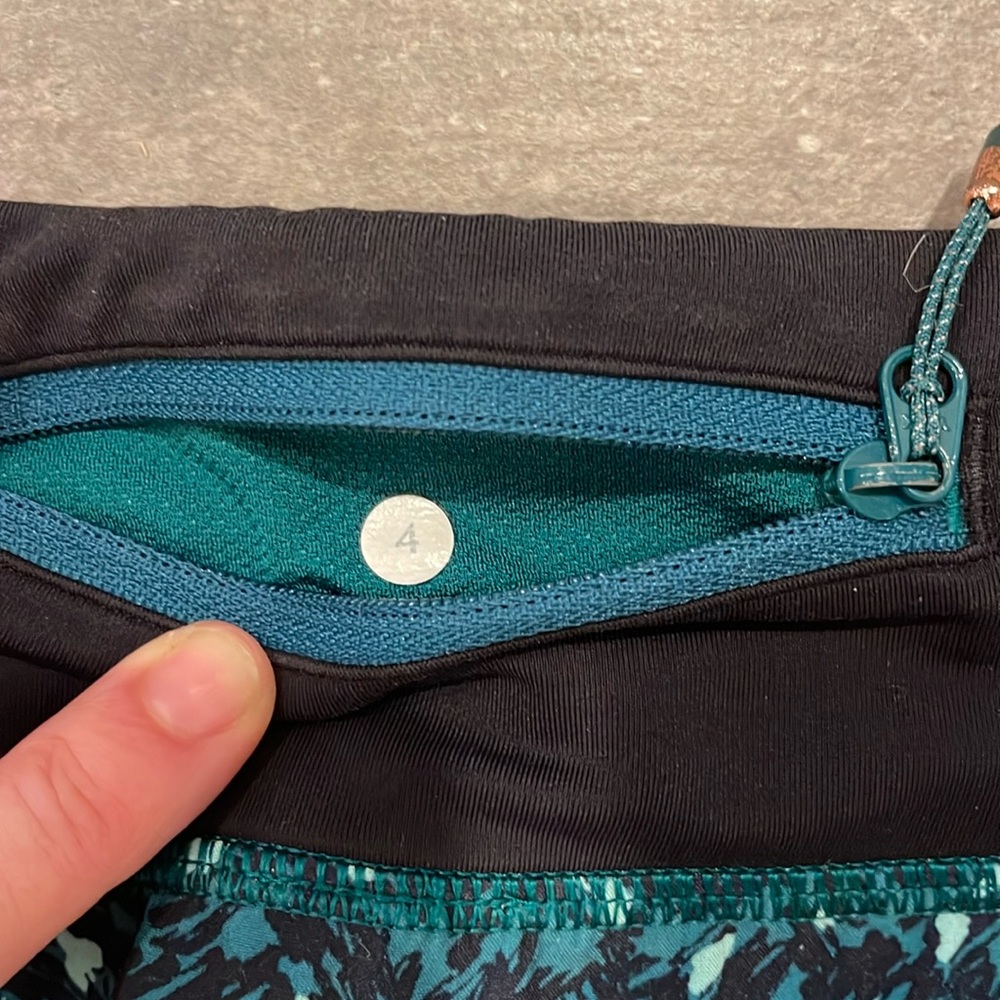 Lululemon Speed Shorts, Green & Black, 4 way stretch, size 4 - Picture 3 of 4